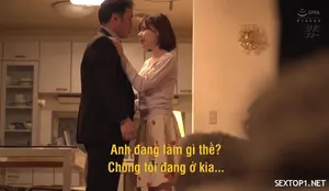 Bố thường xuyên đi làm ăn, cậu con trai ở nhà an ủi má kế cô đơn