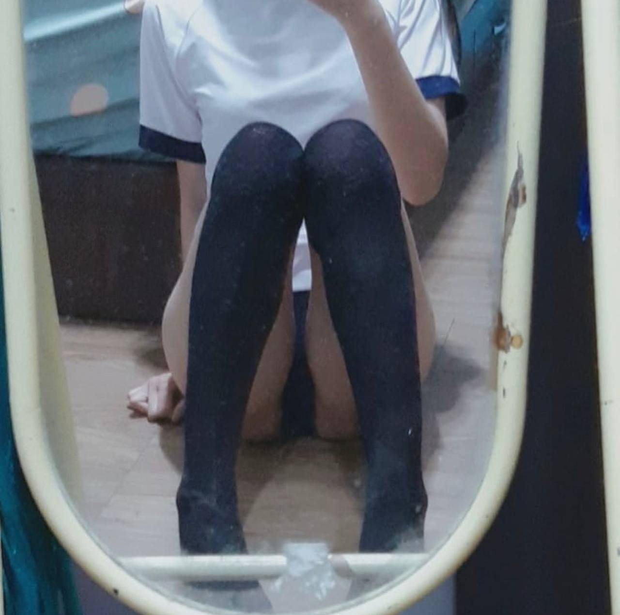 em cân tất